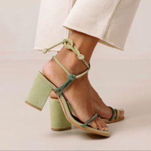 ALOHAS Sandal in Green, size 37.